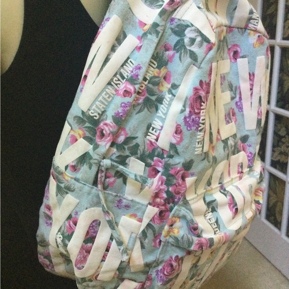 Robin Ruth womens New York City graphic large backpack Lt Blue w/ Pink roses - Picture 3 of 6